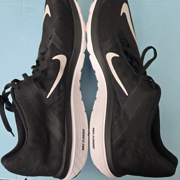 Black and White Nike Sneakers - Picture 4 of 11